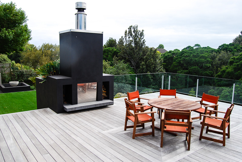 OUTDOOR LIVING