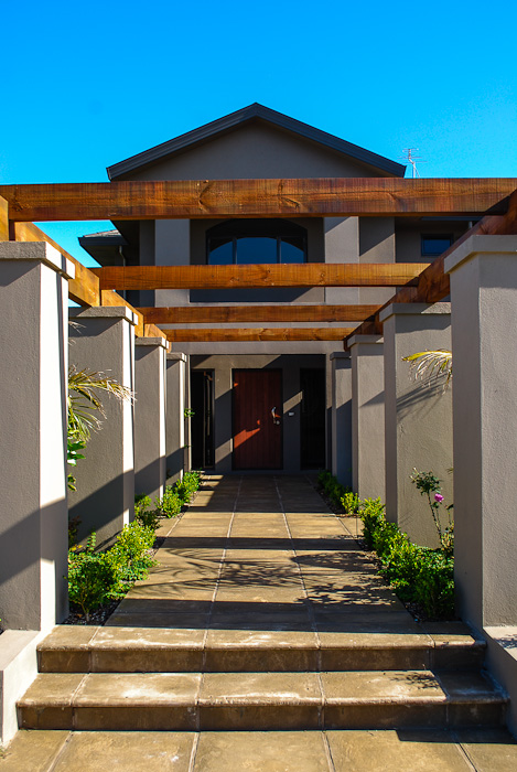 COMBINE LANDSCAPING FEATURES